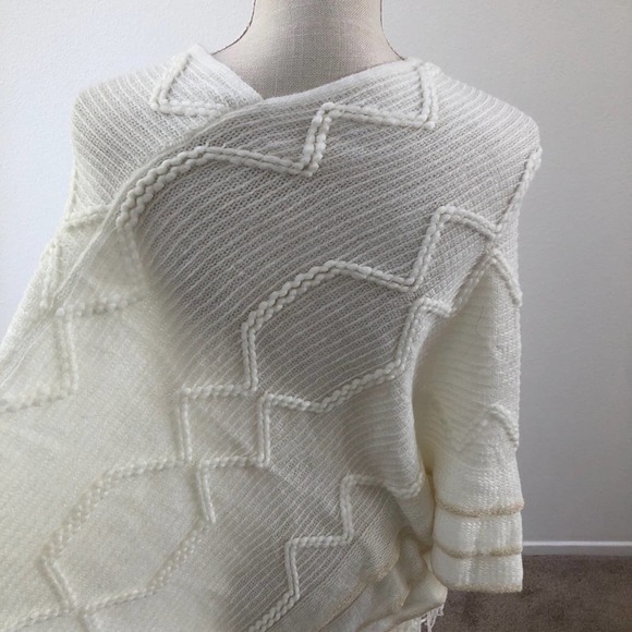 Cream color soft poncho - Picture 7 of 10